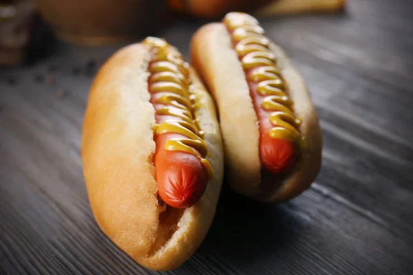 Frische Hot Dogs — Stockfoto