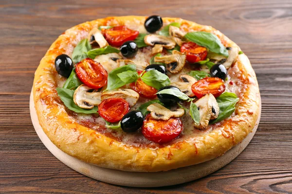 Delicious tasty pizza with ingredients — Stock Photo, Image