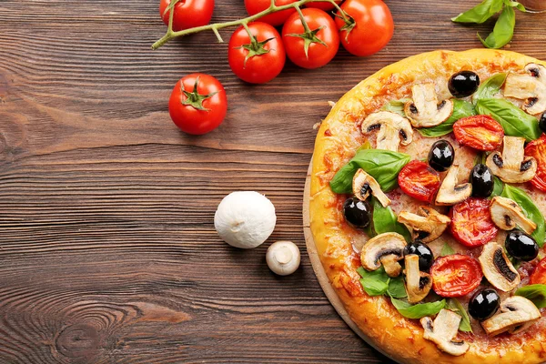 Delicious tasty pizza with ingredients — Stock Photo, Image