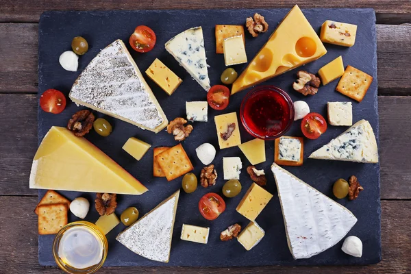 Käse zum Verkosten, von oben — Stockfoto