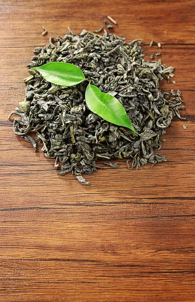 Té seco con hojas verdes —  Fotos de Stock