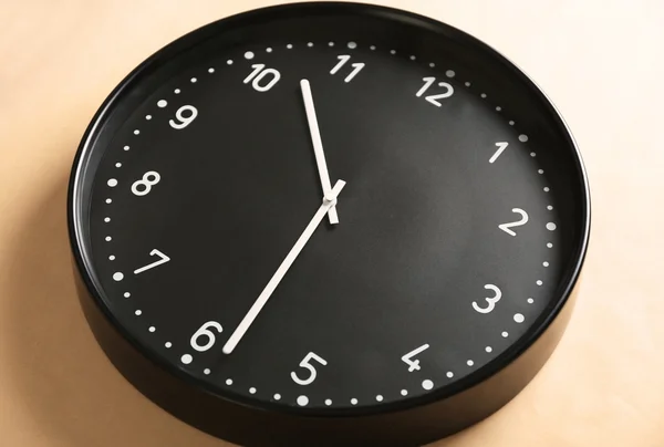 Relógio preto rosto — Fotografia de Stock