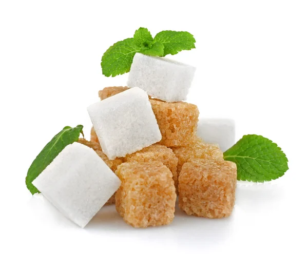 설탕 큐브 및 기업간 흰색 배경에 고립의 더미 — 스톡 사진