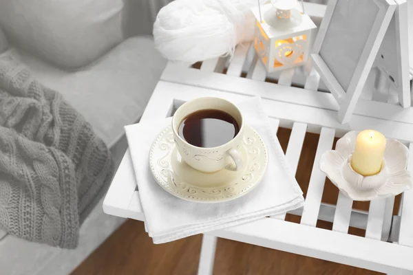 Taza de té en la mesa de café —  Fotos de Stock