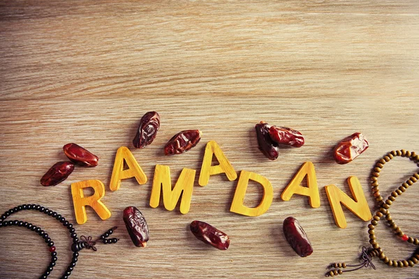 Ramadan słowa z liter drewniane — Zdjęcie stockowe