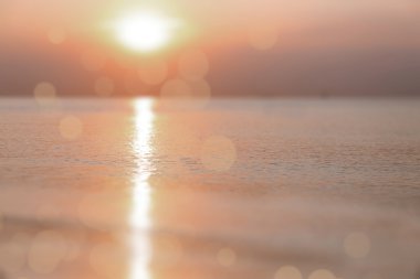 Sahilde güzel bir gün doğumu