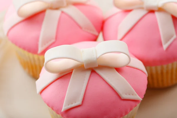 Cupcakes saborosos decorados — Fotografia de Stock