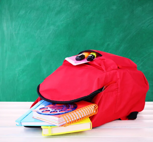 Bolsa con equipo escolar — Foto de Stock