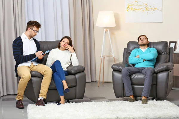 Young couple at family psychologist — Stock Photo, Image