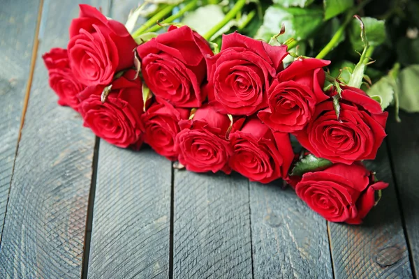 Φρέσκα κόκκινα τριαντάφυλλα — Φωτογραφία Αρχείου