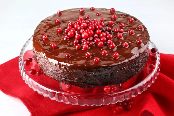 Čokoládový dort s brusinkami a ubrousek, detail — Stock fotografie