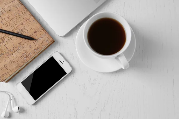 Bürotisch mit Zubehör — Stockfoto