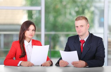 Tv çapa eğitim için haber söylemek