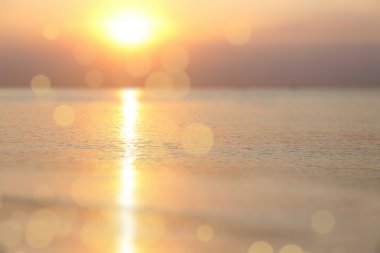 Sahilde güzel bir gün doğumu