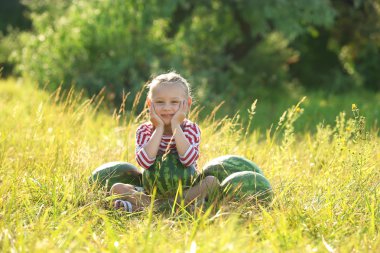 Karpuz ile küçük kız