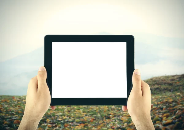 Männliche Hände mit Tablette — Stockfoto