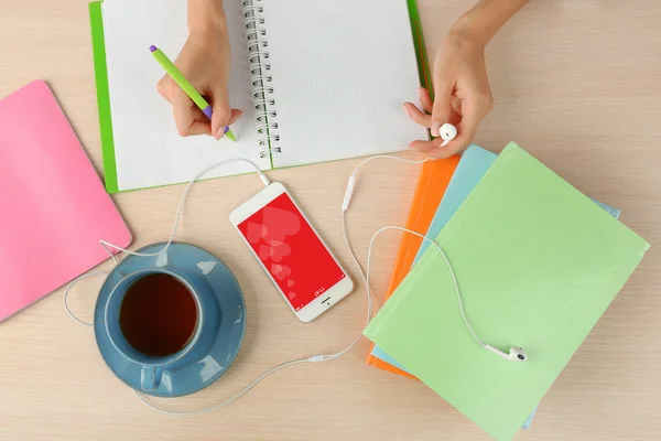 Woman doing paperwork — Stock Photo, Image