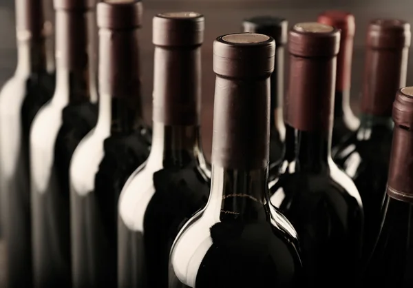 Различные бутылки вина — стоковое фото