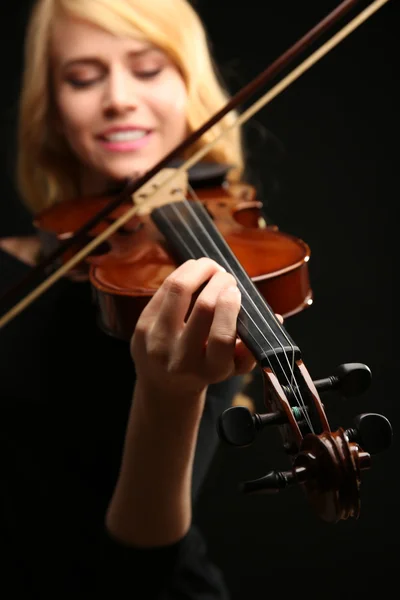 Musician plays violin — Stock Photo, Image