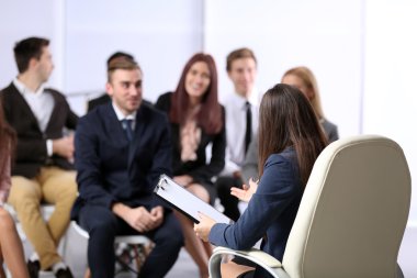 genç işadamı arka oturma