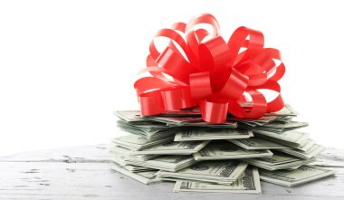 Fiyonklu hediye olarak dolar yığını 