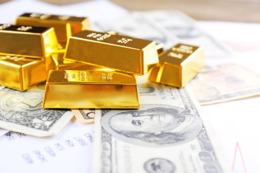 Altın külçelerini Doları banknot üzerinde