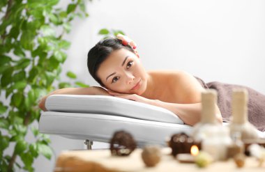 Güzellik Spa rahatlatıcı kadın 