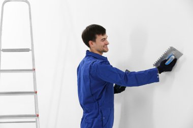 İşçi yenileyerek daire 