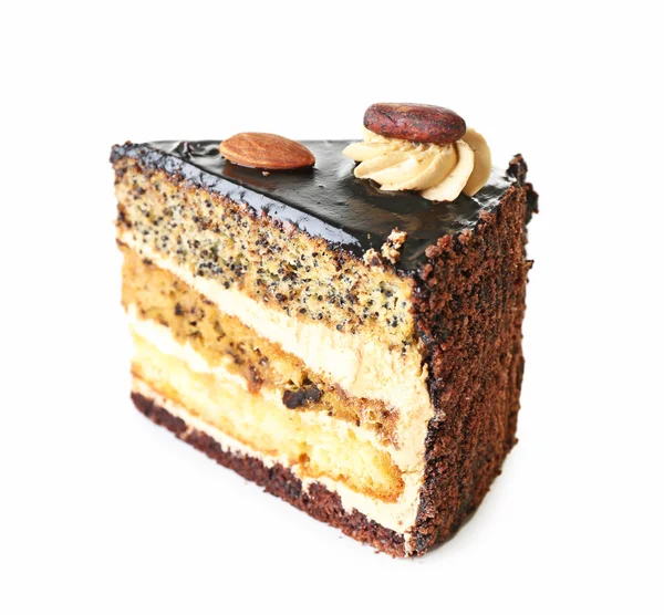 Stück Schokoladenkuchen isoliert auf weiß — Stockfoto