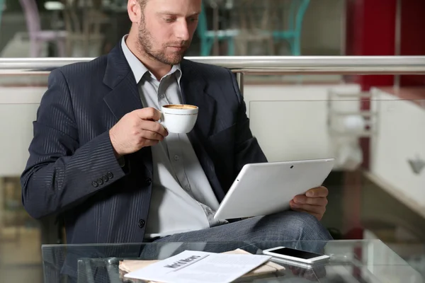 Young attractive businessman having lunch — Stock Photo, Image