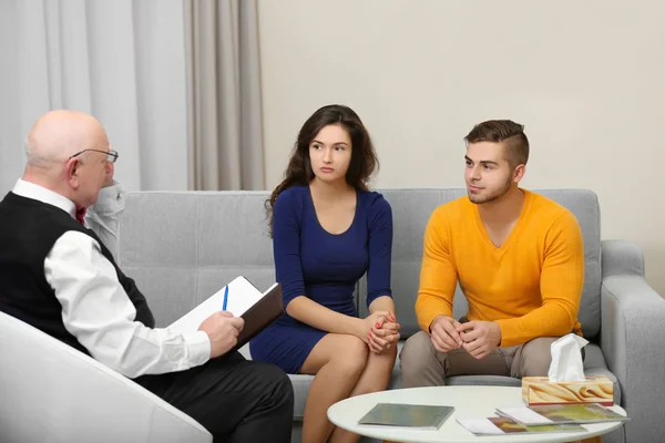 Young couple at family psychologist — Stock Photo, Image