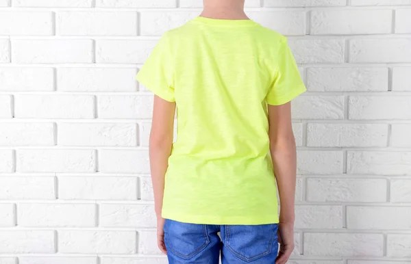 Publicidade de roupas para menino — Fotografia de Stock