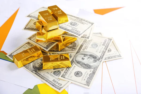 Zlaté cihly s dolarové bankovky — Stock fotografie