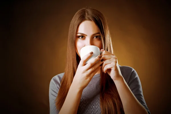 Beautiful young woman — Stock Photo, Image