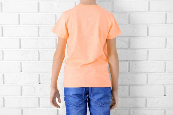 Publicidade de roupas para menino — Fotografia de Stock