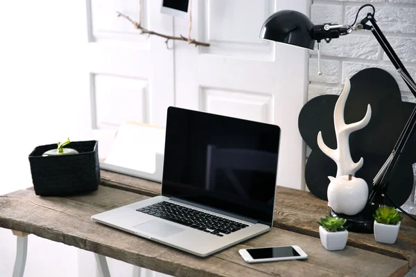 Modern tek renkli stil işyeri