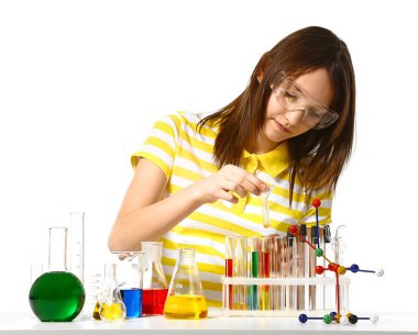 Kimyasal şişeler ile güzel kız