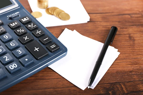 Bureau aanbod op tafel — Stockfoto