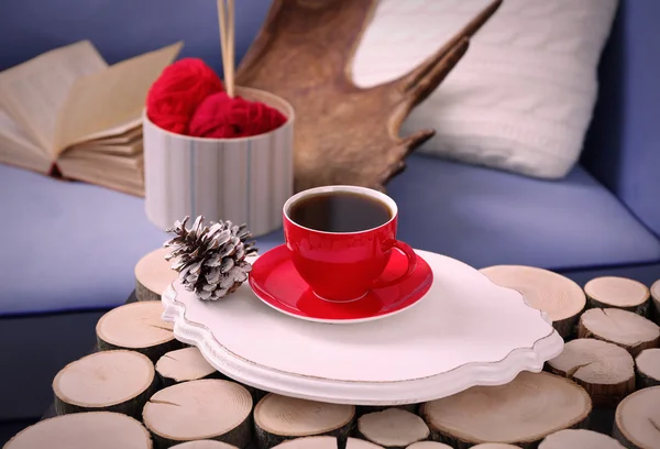 Cup of hot drink in living room. Comfortable winter weekend or holidays at home — Stock Photo, Image