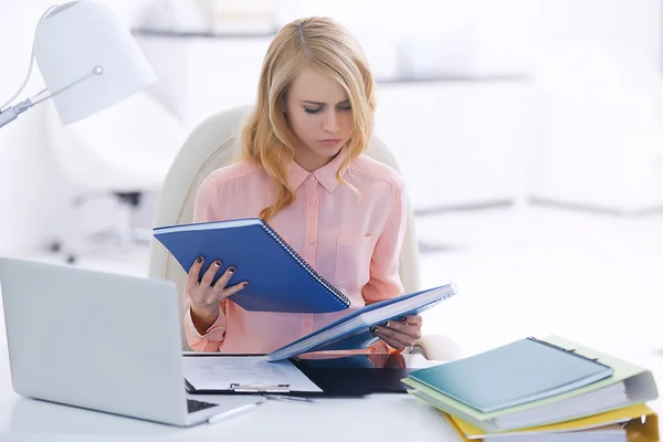 Tired woman at the laptop — Stock Photo, Image