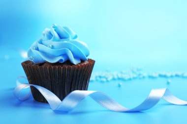 Mavi çikolatalı kek