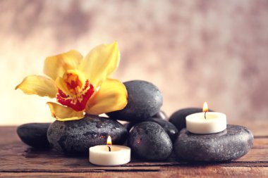 Spa natürmort taşlarla, çiçek 