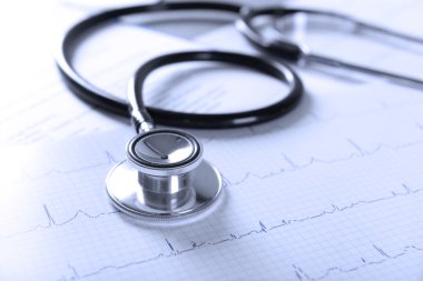 Sağlık stetoskop ile kardiyogram grafik 