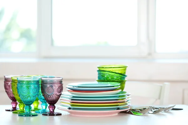 Clean plates, glasses and cutlery — Stock Photo, Image