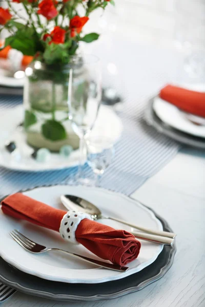 Serveertafel in restaurant — Stockfoto