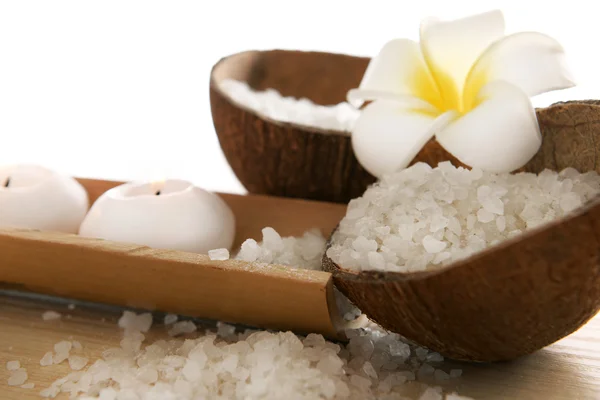 Курортная концепция плюмерии, кокоса — стоковое фото