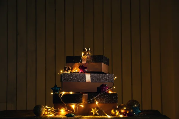 Caixas de presente e decoração de Natal — Fotografia de Stock