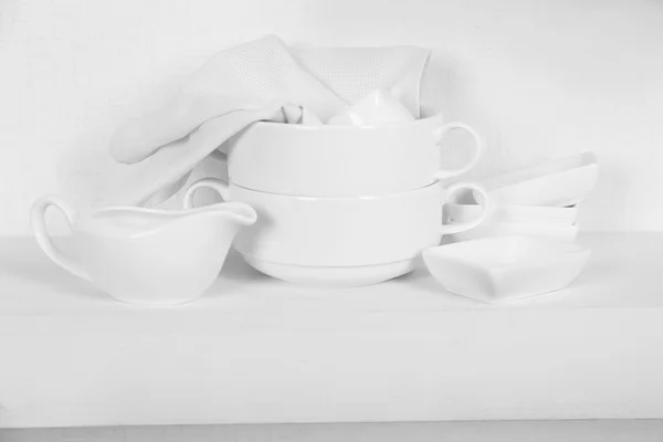 Посуда с салфеткой — стоковое фото