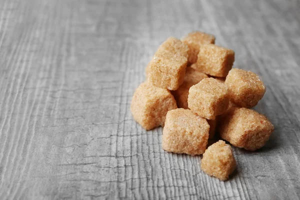 kahverengi şeker küpleri yığını 