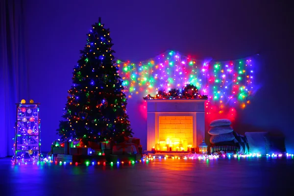 Christmas tree near fireplace — Stock Photo, Image